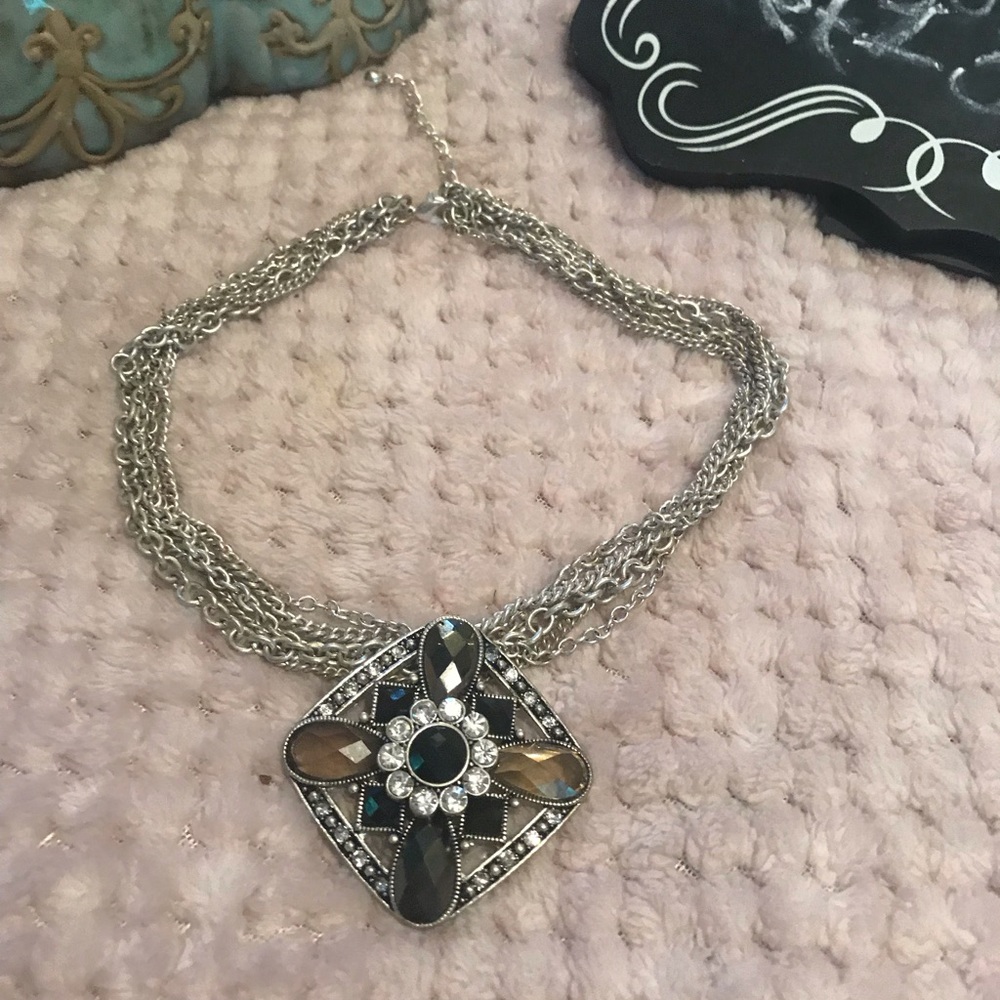 Women’s necklace